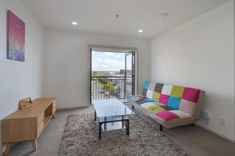 Photo of property in 5b/10 Crown Lynn Place, New Lynn, Auckland, 0600