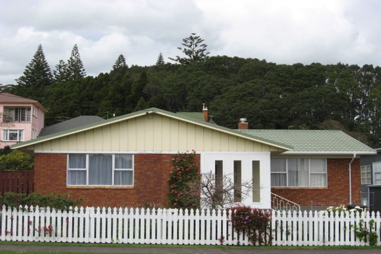 Photo of property in 36 Gilbert Street, New Plymouth, 4310