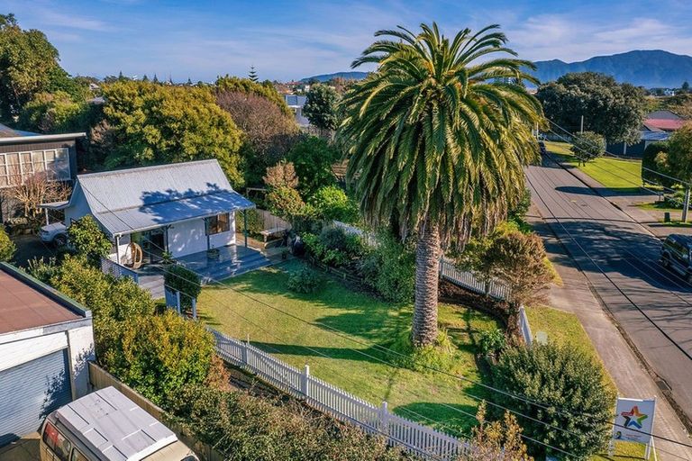 Photo of property in 28a Eatwell Avenue, Paraparaumu Beach, Paraparaumu, 5032