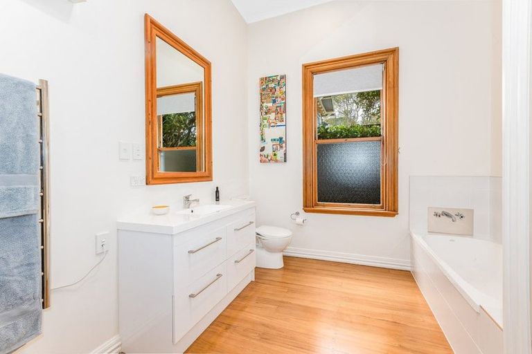 Photo of property in 12 Woburn Road, Northland, Wellington, 6012