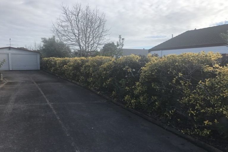 Photo of property in 3 Struan Place, Highland Park, Auckland, 2010