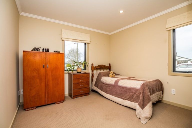 Photo of property in 12 Essex Street, Winton, 9720