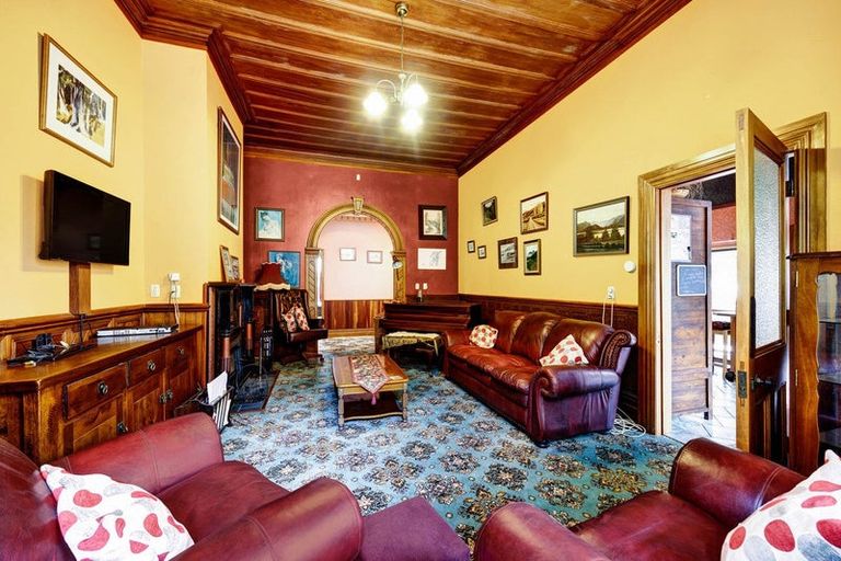 Photo of property in 165 South Road, Hawera, 4610