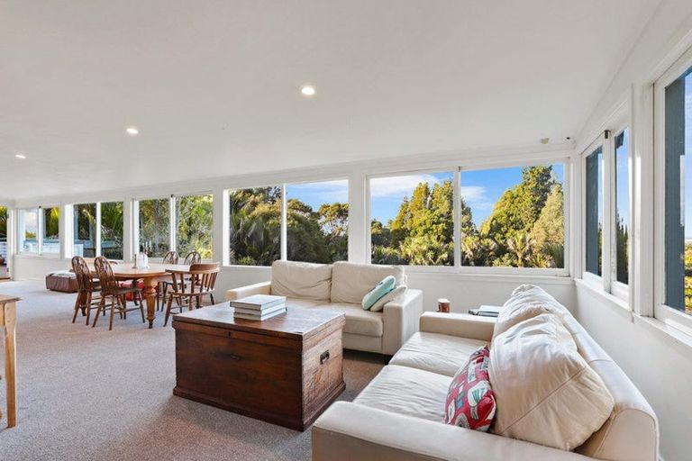 Photo of property in 867 West Coast Road, Oratia, Auckland, 0604