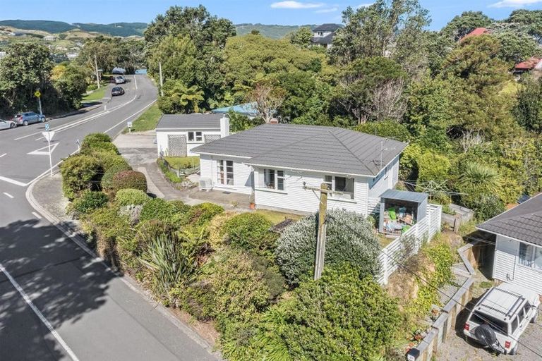 Photo of property in 41 Hampton Hill Road, Tawa, Wellington, 5028