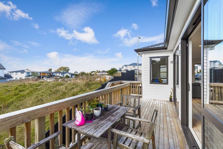 Photo of property in 12 Cirrus Way, Ranui, Auckland, 0612