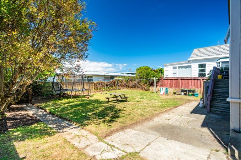 Photo of property in 87 Queens Drive, Lyall Bay, Wellington, 6022