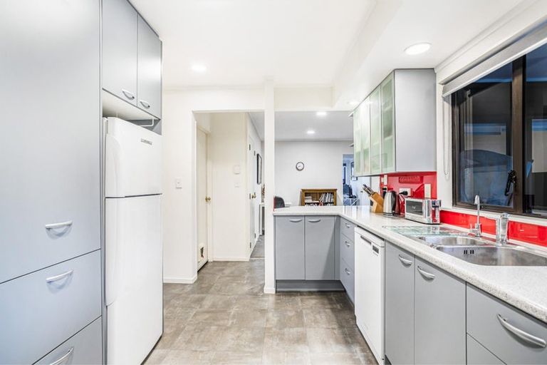 Photo of property in 27 Glucina Avenue, West Harbour, Auckland, 0618