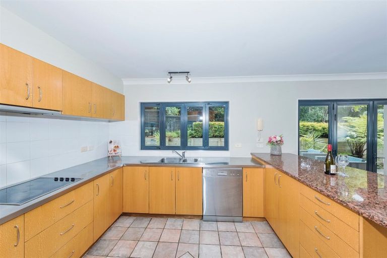 Photo of property in 25 Hogarth Rise, West Harbour, Auckland, 0618