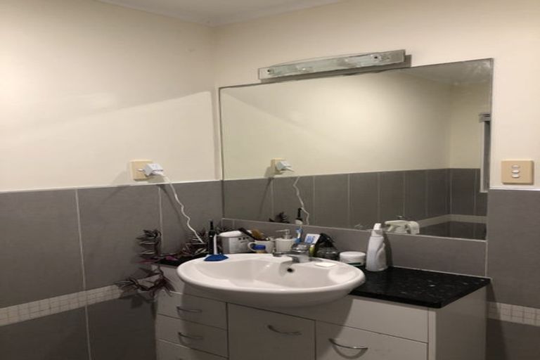 Photo of property in 37 Virginia Street, Henderson, Auckland, 0612