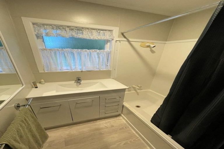 Photo of property in 13 Surrey Street, Manurewa, Auckland, 2102