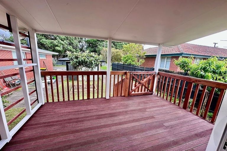 Photo of property in 1a Kiwi Esplanade, Mangere Bridge, Auckland, 2022