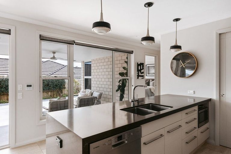 Photo of property in 30 Broadwater Close, Pyes Pa, Tauranga, 3112