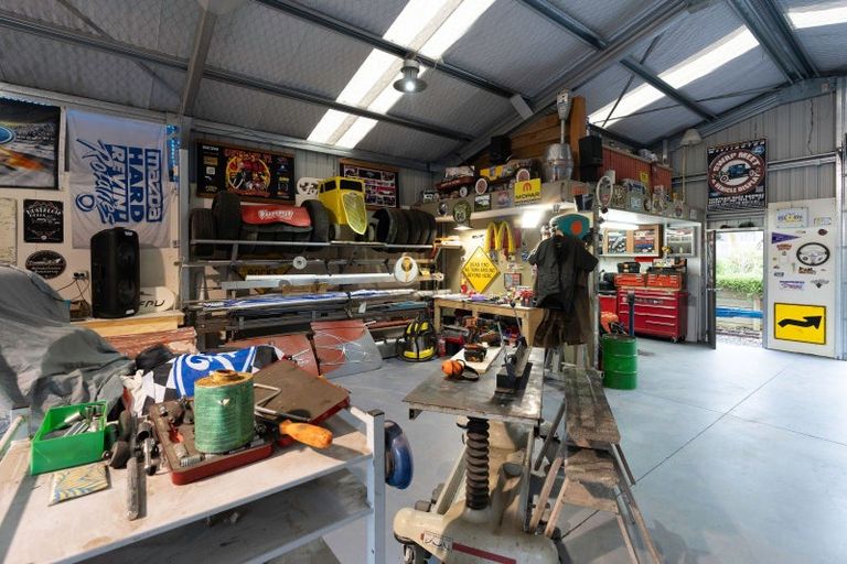 Photo of property in 6 Muhunoa West Road, Ohau, Levin, 5570