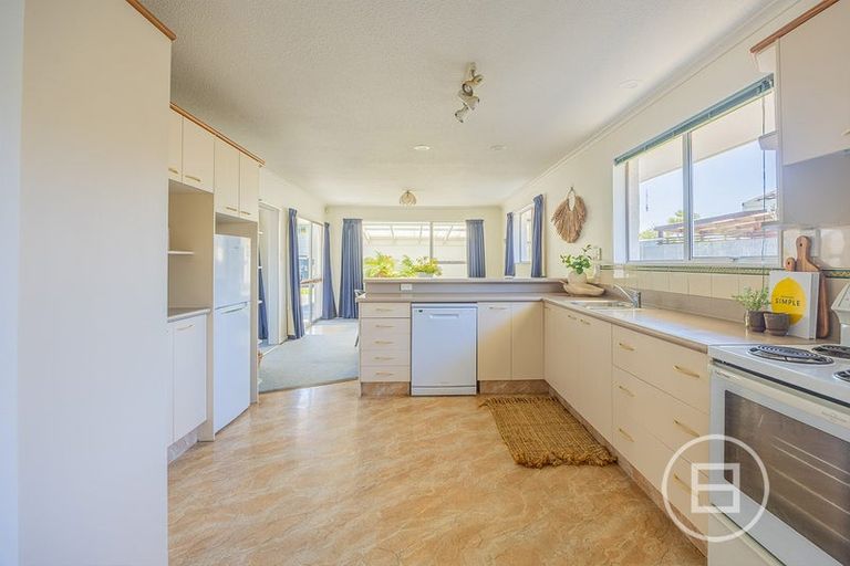 Photo of property in 22 Bucknell Street, Sockburn, Christchurch, 8042