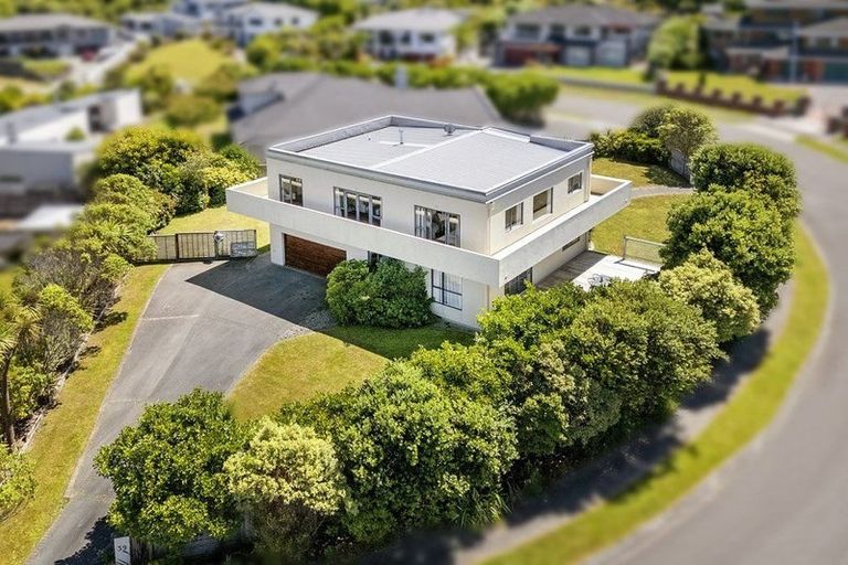 Photo of property in 39 Arahiwi Grove, Tirohanga, Lower Hutt, 5010