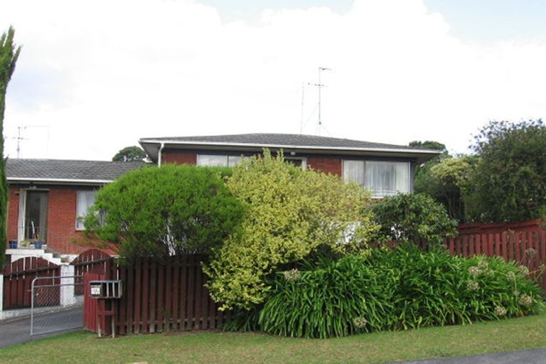 Photo of property in 1/3 Forsythe Place, Massey, Auckland, 0614