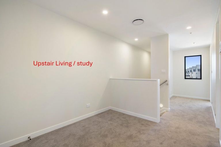 Photo of property in 126 Vintry Drive, Kumeu, 0810