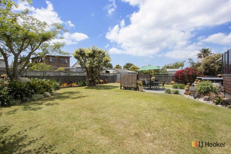 Photo of property in 10 Hereford Place, Waihi Beach, 3611