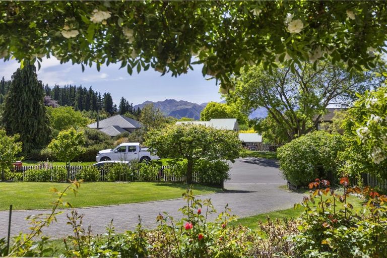 Photo of property in 21 Heuchan Lane, Wanaka, 9305