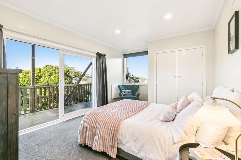 Photo of property in 137 Ruskin Road, Newlands, Wellington, 6037