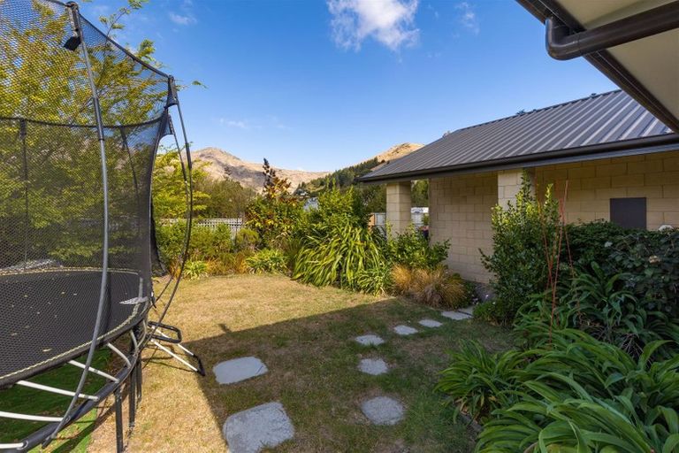 Photo of property in 4 Cordelia Lane, Heathcote Valley, Christchurch, 8022