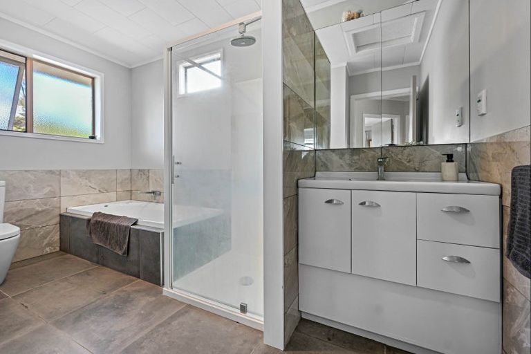 Photo of property in 14 Mcdowall Place, Queenwood, Hamilton, 3210