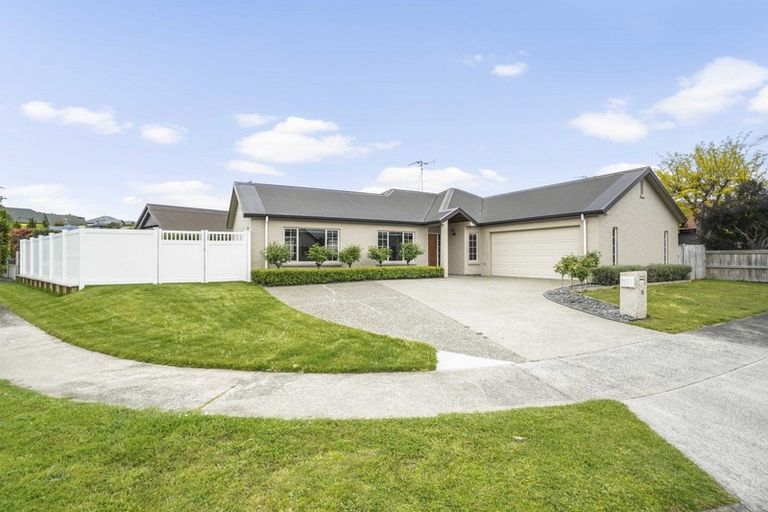 Photo of property in 18 Roderick Place, Rototuna, Hamilton, 3210