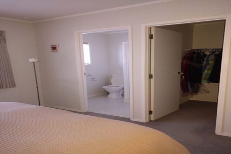 Photo of property in 1b Grainger Road, Te Atatu South, Auckland, 0610