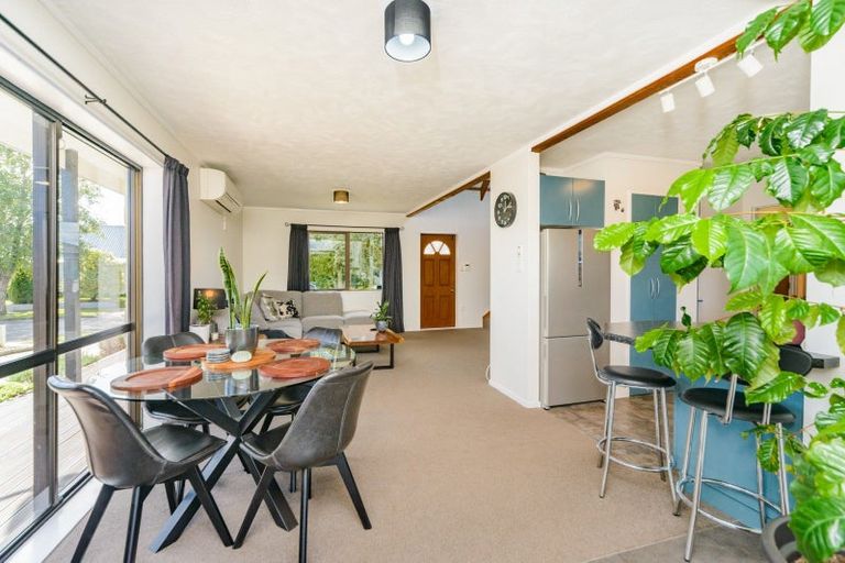 Photo of property in 32 Suzanne Grove, Kelvin Grove, Palmerston North, 4414