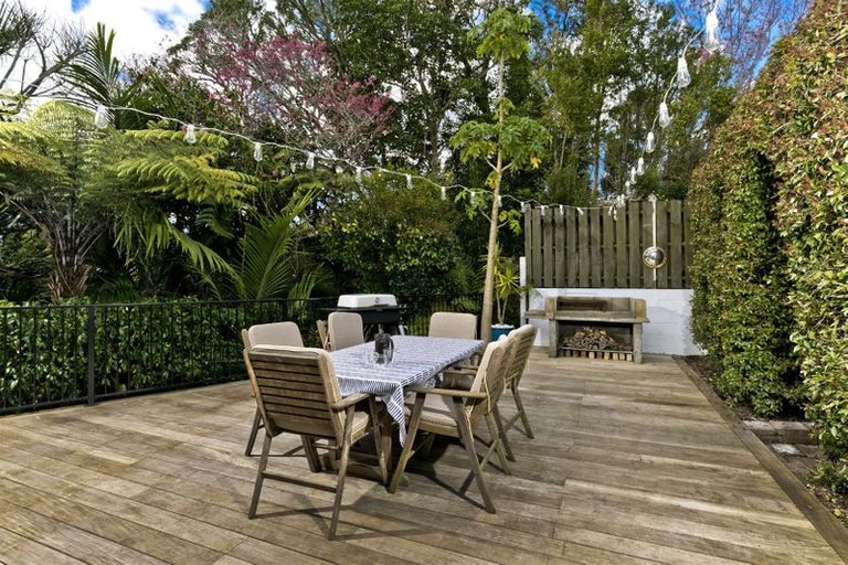 Photo of property in 14b South Lynn Road, Titirangi, Auckland, 0604