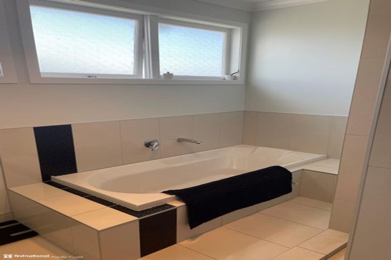 Photo of property in 114 Chartwell Avenue, Whangamata, 3620