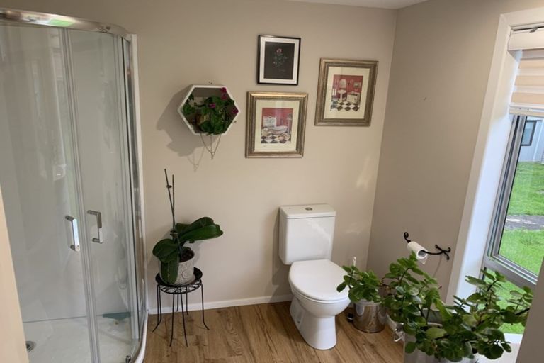 Photo of property in 63 Tawa Road, Kumeu, 0891