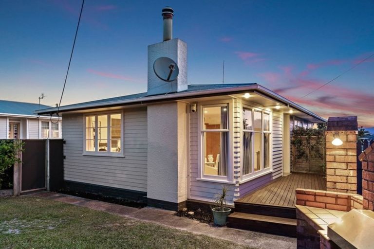 Photo of property in 46 Strid Road, Te Atatu South, Auckland, 0610