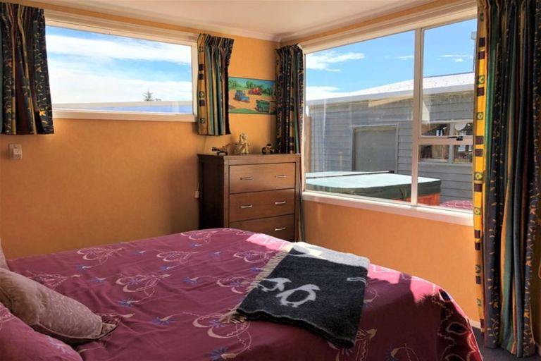 Photo of property in 30 Main Road, Clinton, 9534