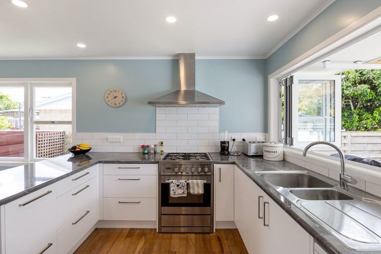 Photo of property in 10 Paulette Place, Queenwood, Hamilton, 3210