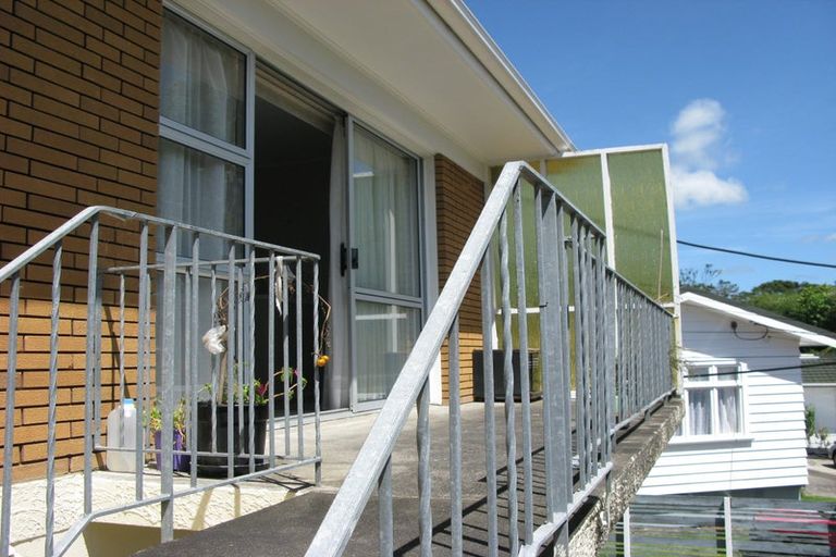 Photo of property in 1/15a Oates Road, Glen Eden, Auckland, 0602