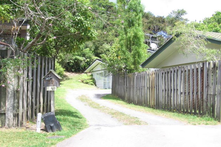 Photo of property in 57 Gatman Street, Birkdale, Auckland, 0626