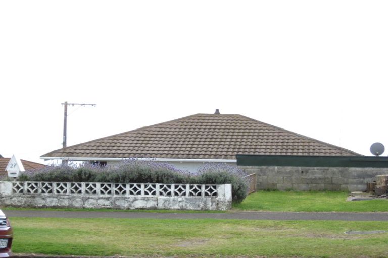 Photo of property in 27 Hamblyn Street, Strandon, New Plymouth, 4312