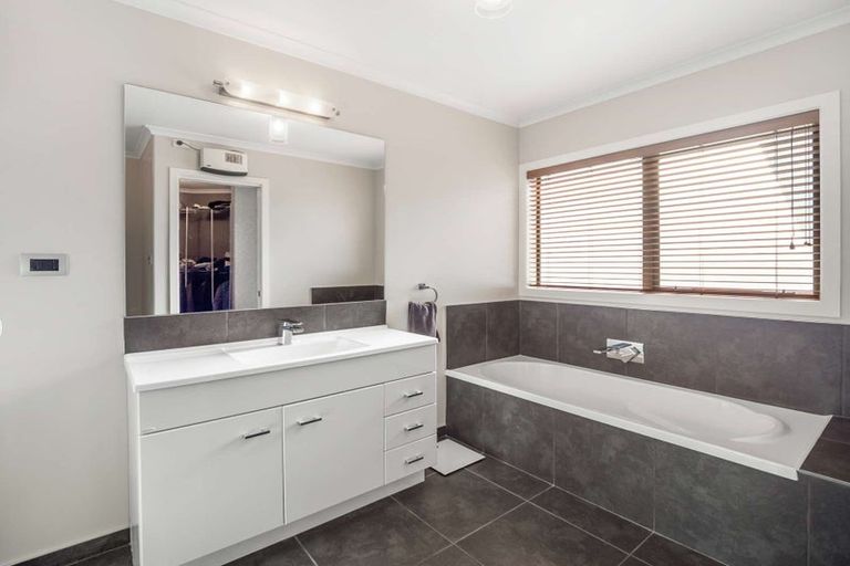 Photo of property in 10 Hardacre Place, Omarama, 9412