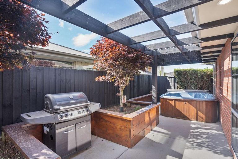 Photo of property in 31a Mataroa Place, Parklands, Christchurch, 8083