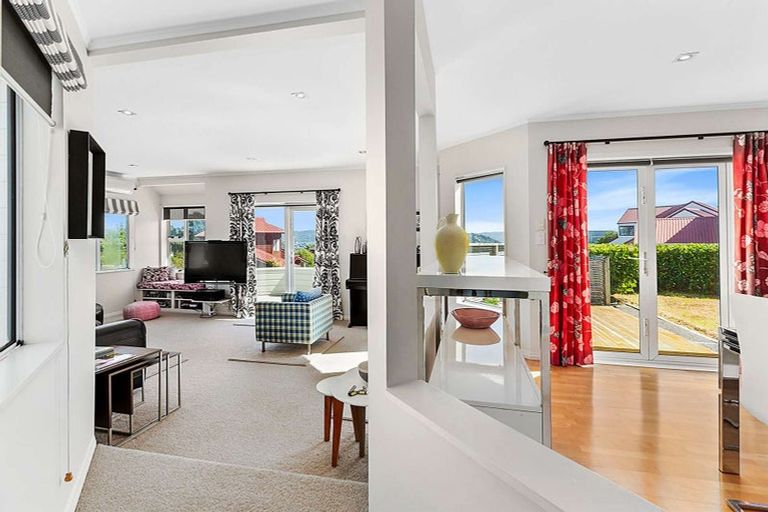 Photo of property in 1 Signallers Grove, Strathmore Park, Wellington, 6022