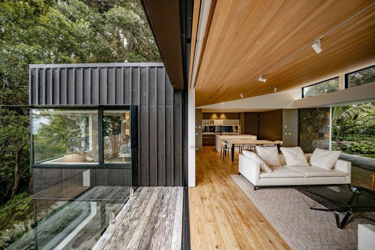 Photo of property in 34 Arapito Road, Titirangi, Auckland, 0604