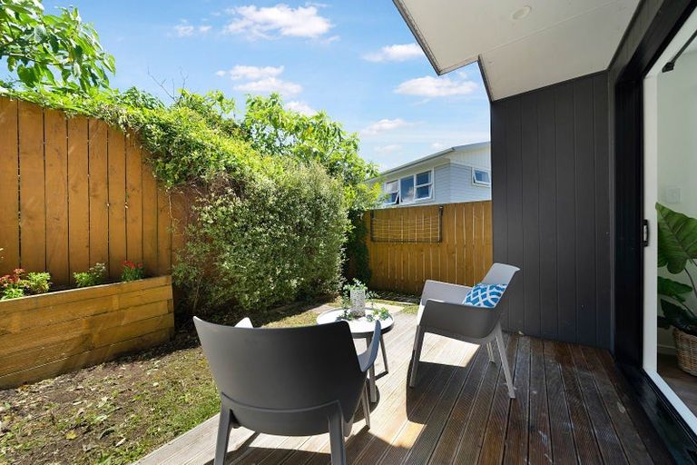 Photo of property in 2e Milich Terrace, Te Atatu South, Auckland, 0610