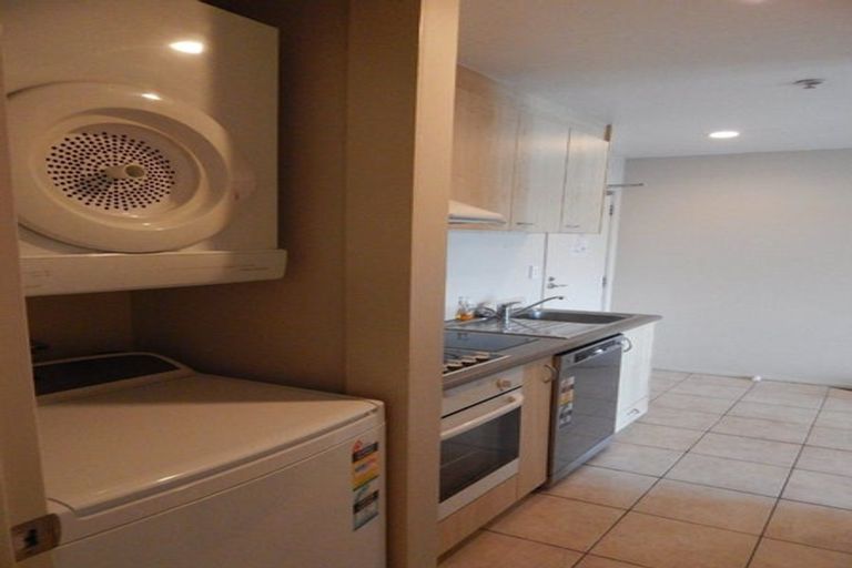 Photo of property in 5m/10 Crown Lynn Place, New Lynn, Auckland, 0600