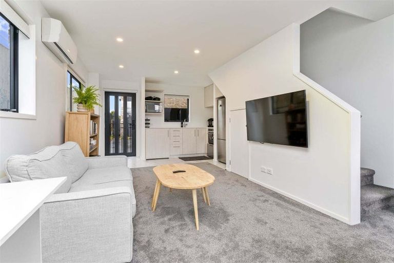 Photo of property in 2/137 View Road, Sunnyvale, Auckland, 0612
