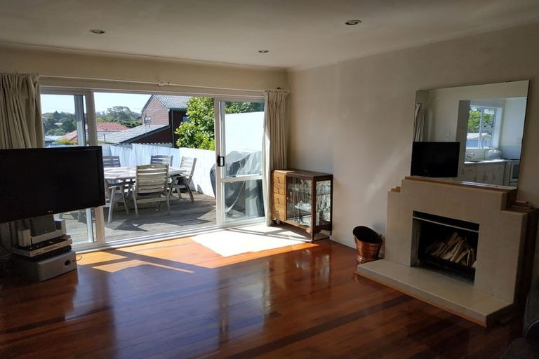 Photo of property in 19a Otakau Road, Milford, Auckland, 0620