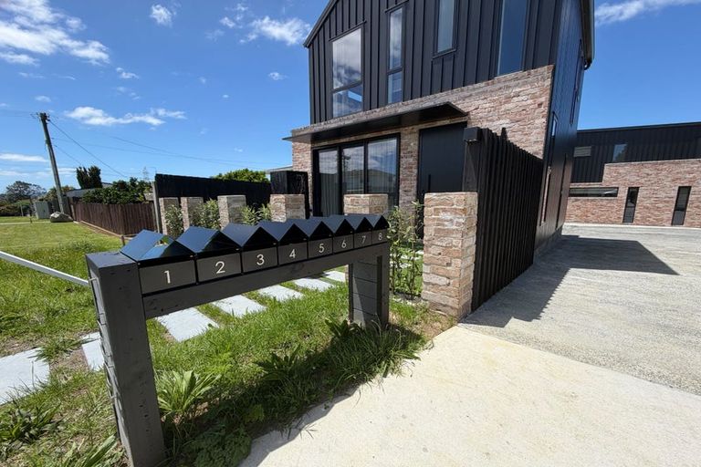 Photo of property in 1/139 Tirimoana Road, Te Atatu South, Auckland, 0602