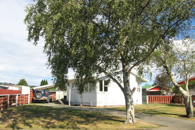 Photo of property in 3 Sequoia Place, Maoribank, Upper Hutt, 5018