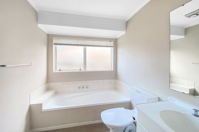 Photo of property in 184 Burswood Drive, Burswood, Auckland, 2013